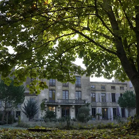 Claire's - In Shared Village Chateau شقة *