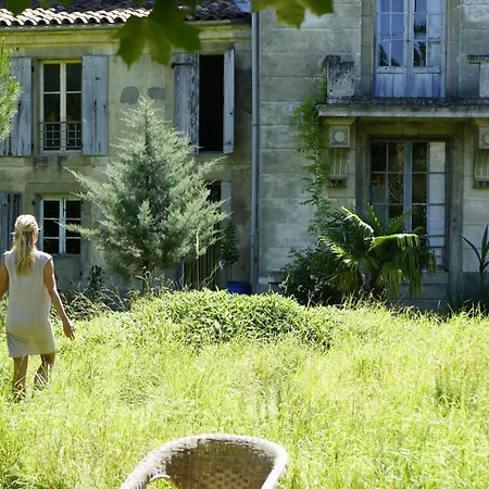 Claire's - In Shared Village Chateau شقة