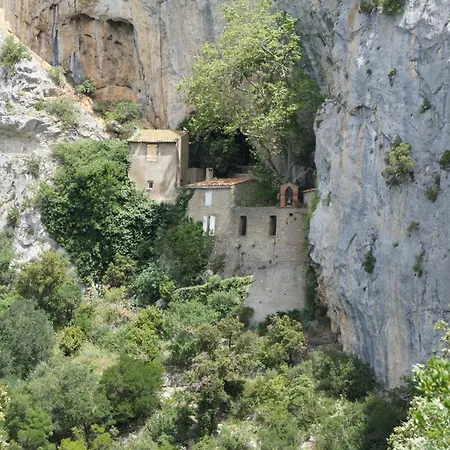 Claire's - In Shared Village Chateau شقة